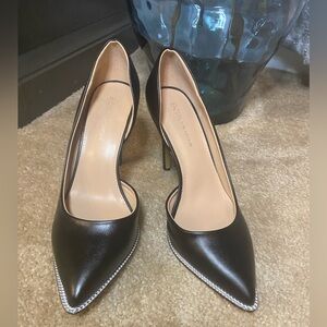 Stylish black leather pumps. Silver hardware trim.